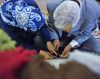 رونمایی و اهدای فرش هر گردشگر یک گره به کمیسیون ملی یونسکو